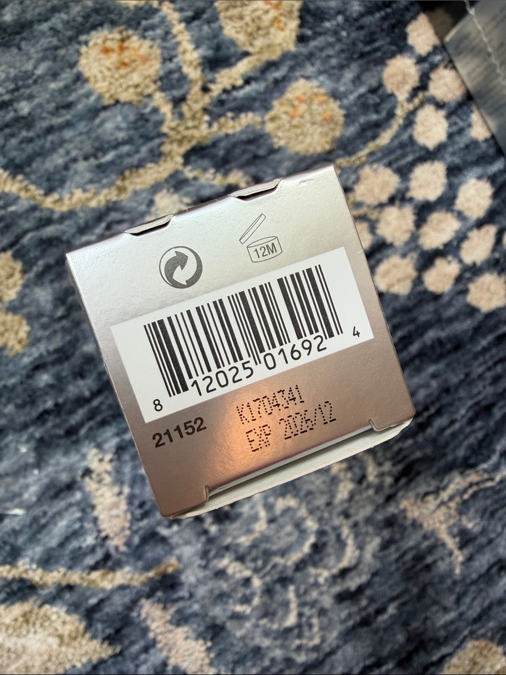 Hyaluronic Acid Boosting Serum — Silver/Black - Picture 2 of 2